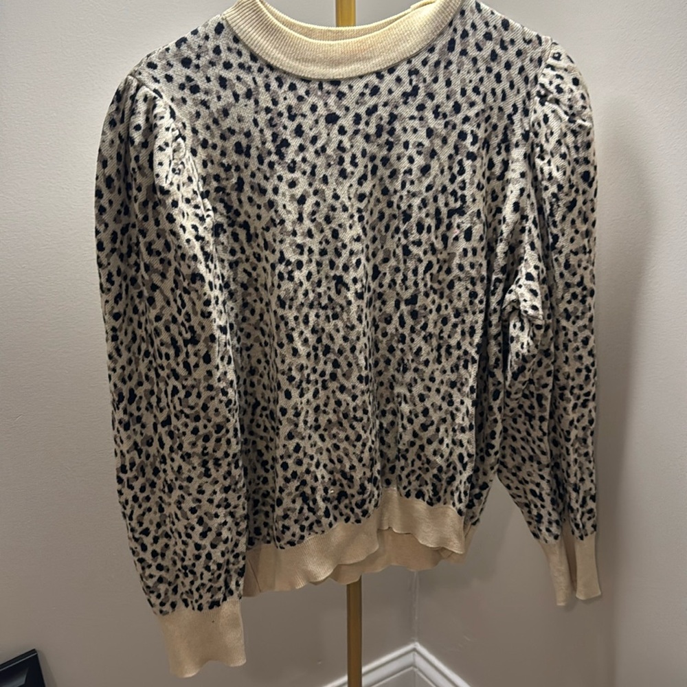 Women’s XL animal, print puff sleeve sweater